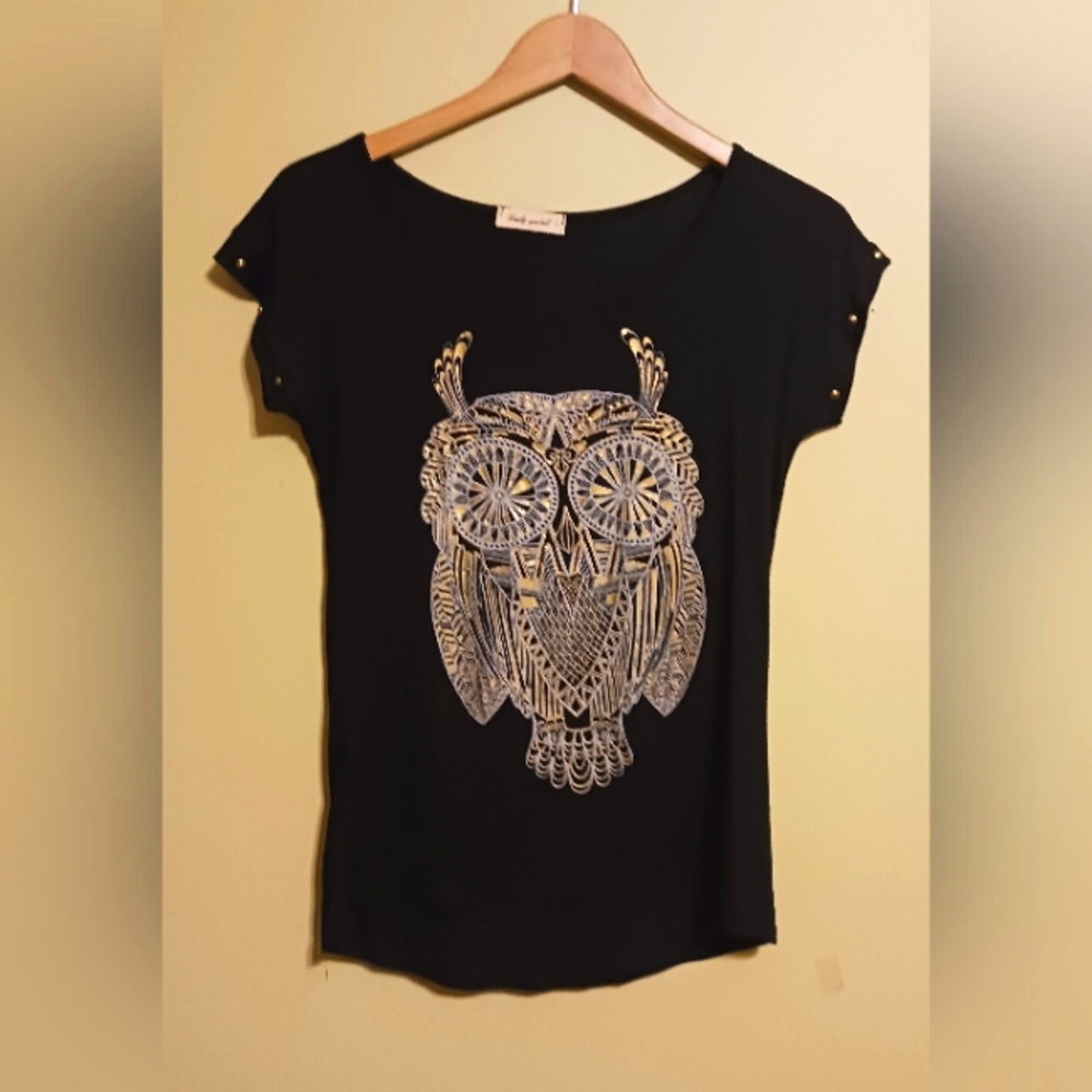 Daily Special Junior's Sz Small Black Short Sleeve Gold Silver Owl Graphic Top